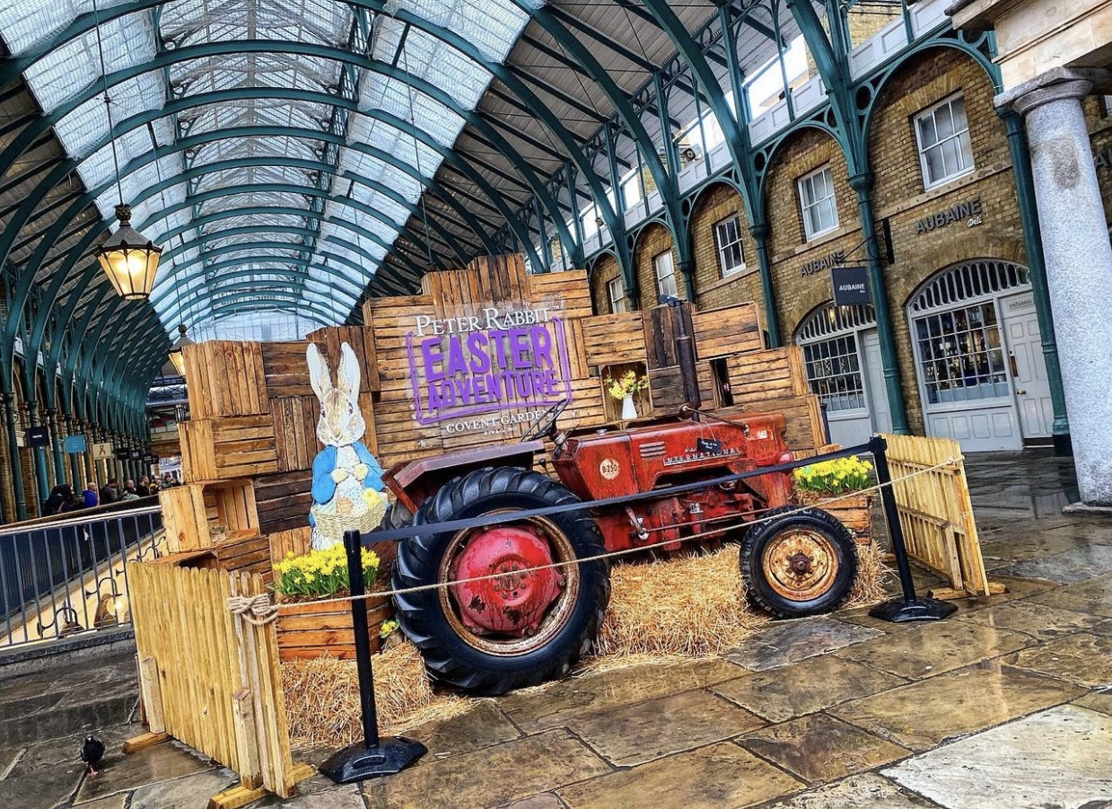 rustic picket fence hire , rustic fence , rustic fence events , picket fence hire , rental of picket fence , wooden fence hire , eventmen , stagemen ,