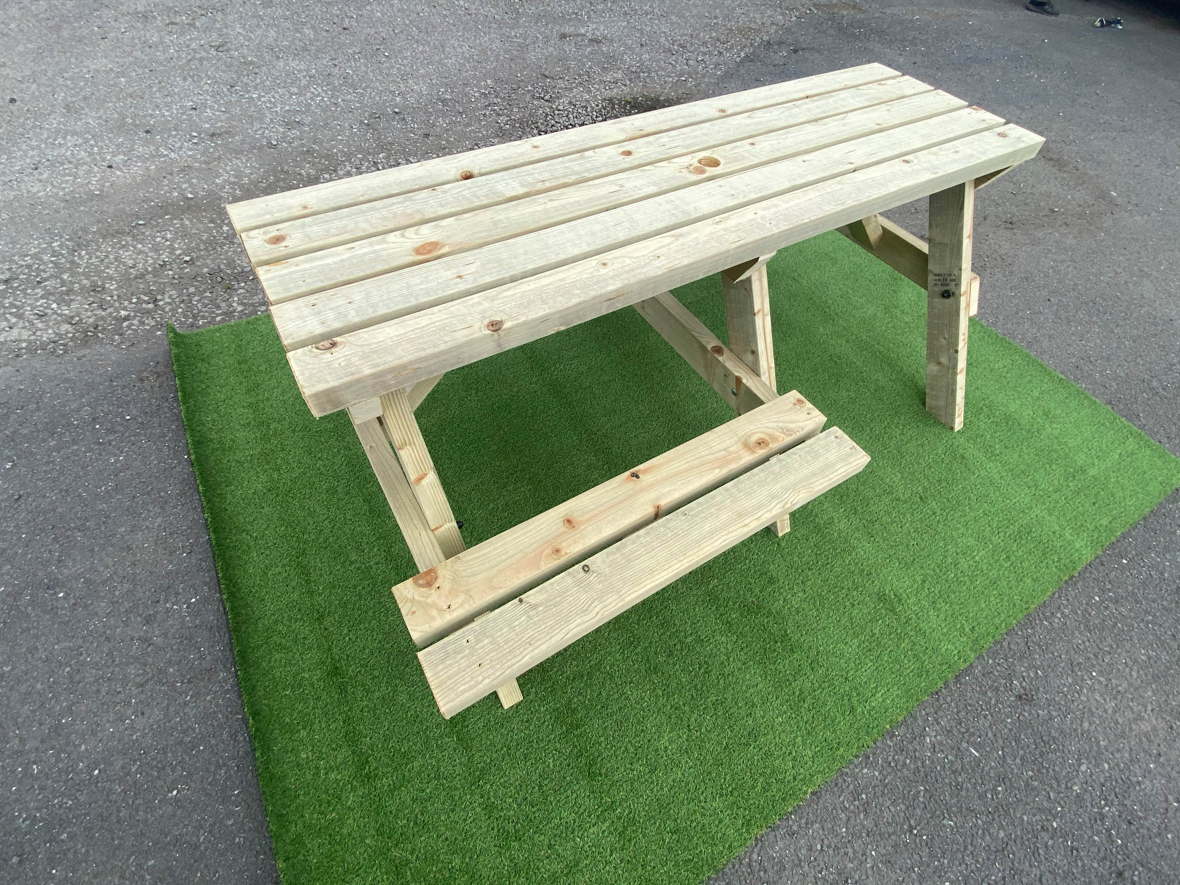 dda compliant , dda seating , dda compliant seating , picnic bench table hire , picnic table hire , outdoor table hire , outdoor seating hire , outdoor seating rental , outdoor events , 