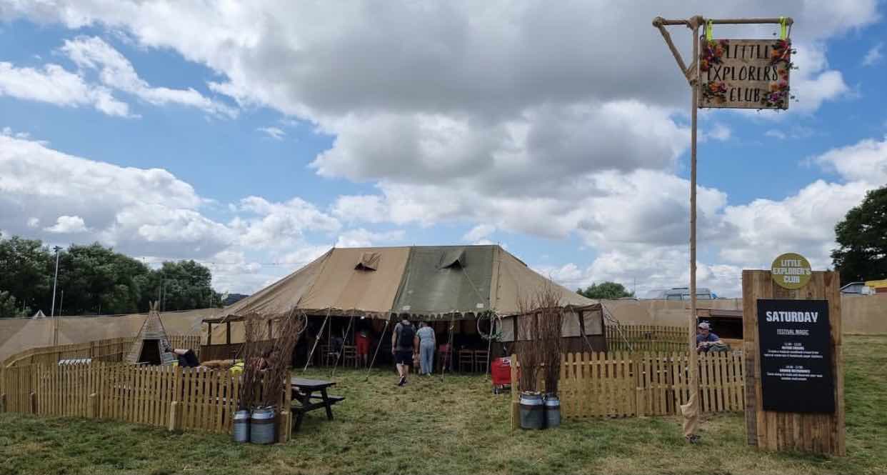 rustic picket fence hire , rustic fence , rustic fence events , picket fence hire , rental of picket fence , wooden fence hire , eventmen , stagemen ,