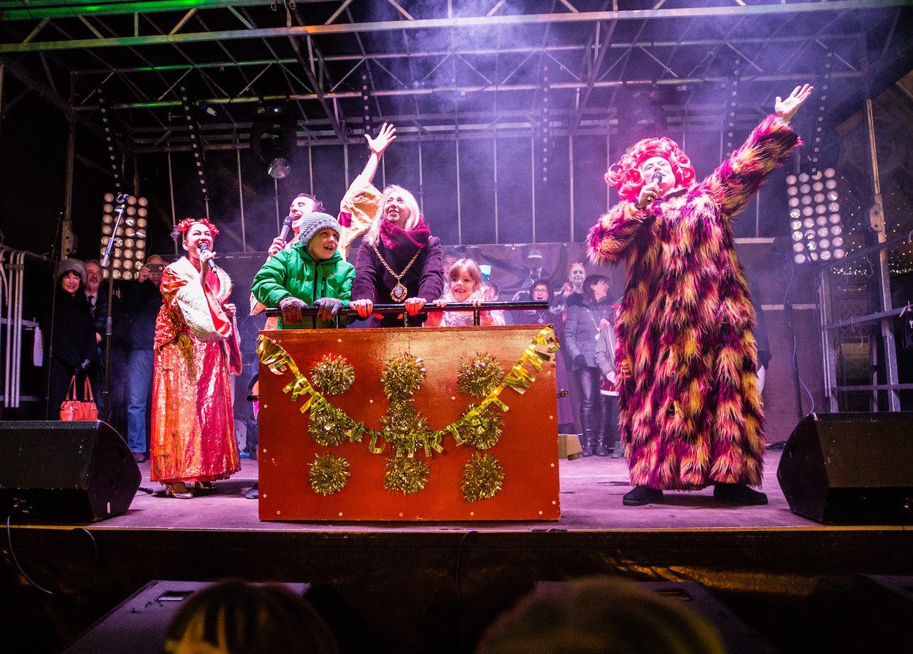 outdoor stage hire, stage for festival , stage hire near me , staging for events , staging for concert , platform hire , 