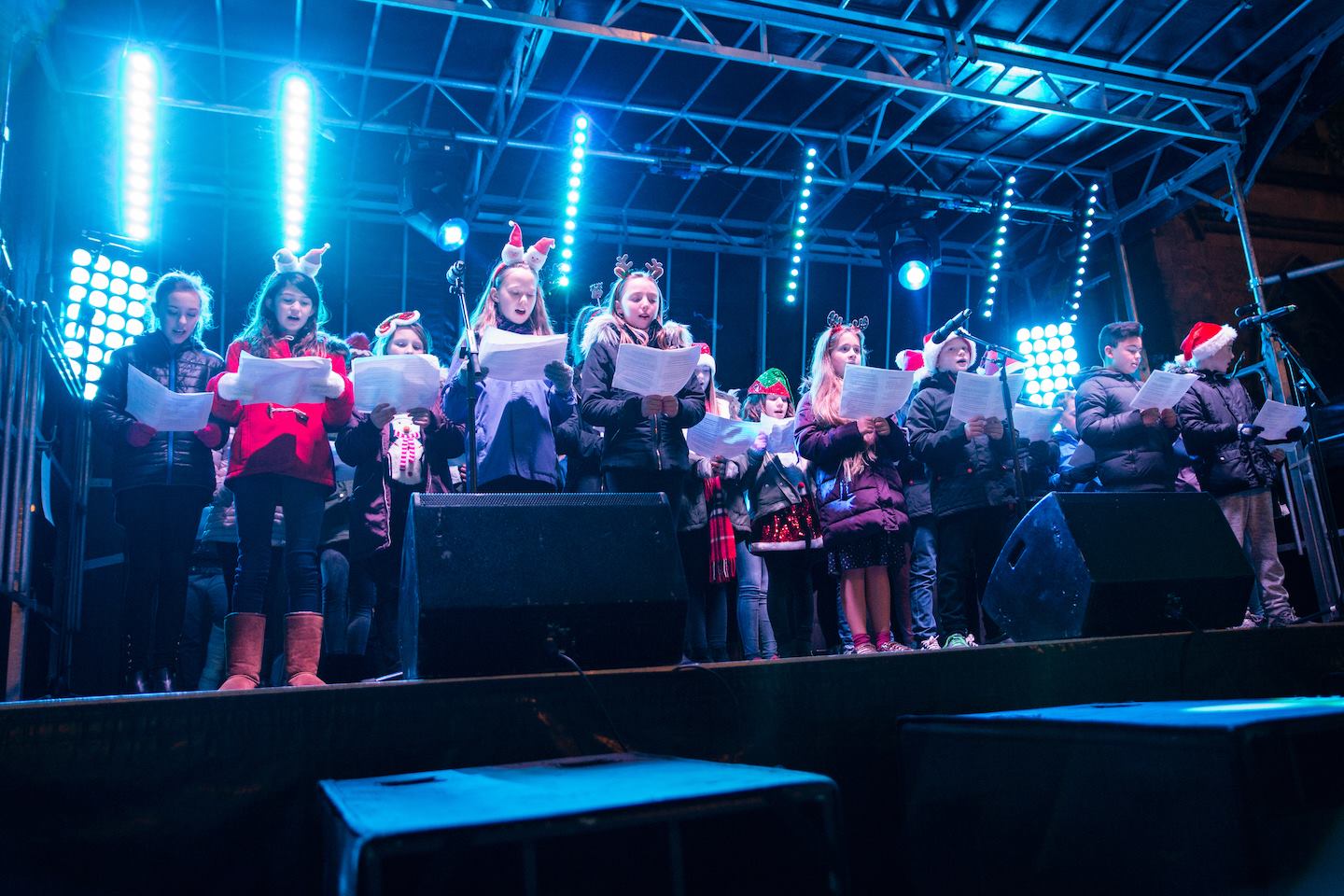 outdoor stage hire, stage for festival , stage hire near me , staging for events , staging for concert , platform hire , 