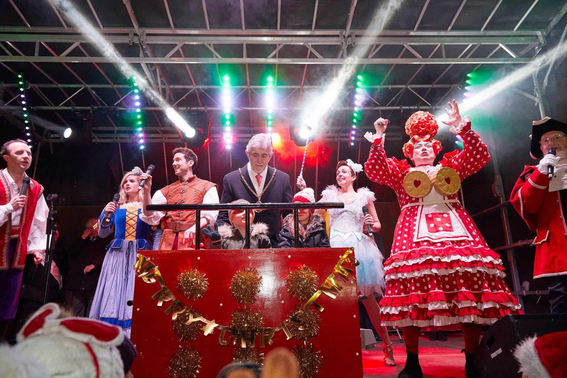 outdoor stage hire, stage for festival , stage hire near me , staging for events , staging for concert , platform hire , stage hire Birimingham , stage hire London , stage hire Nottingham , stage hire Stafford , 