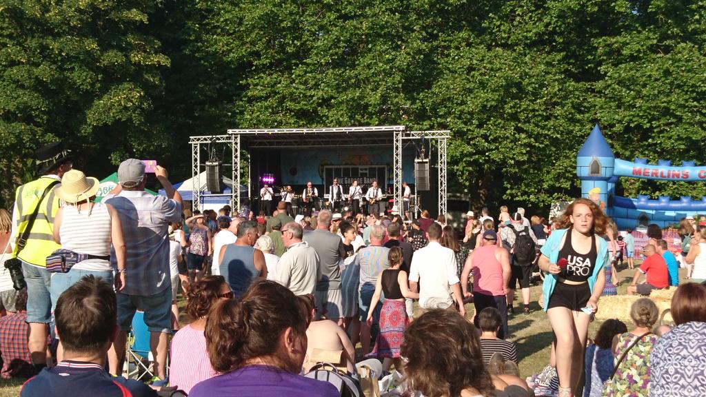 outdoor stage hire, stage for festival , stage hire near me , staging for events , staging for concert , platform hire , stage hire Birimingham , stage hire London , stage hire Nottingham , stage hire Stafford , 