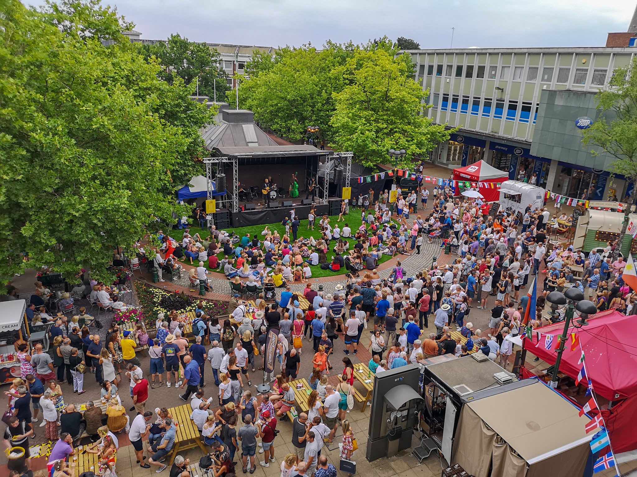 outdoor stage hire, stage for festival , stage hire near me , staging for events , staging for concert , platform hire , stage hire Birimingham , stage hire London , stage hire Nottingham , stage hire Stafford , 