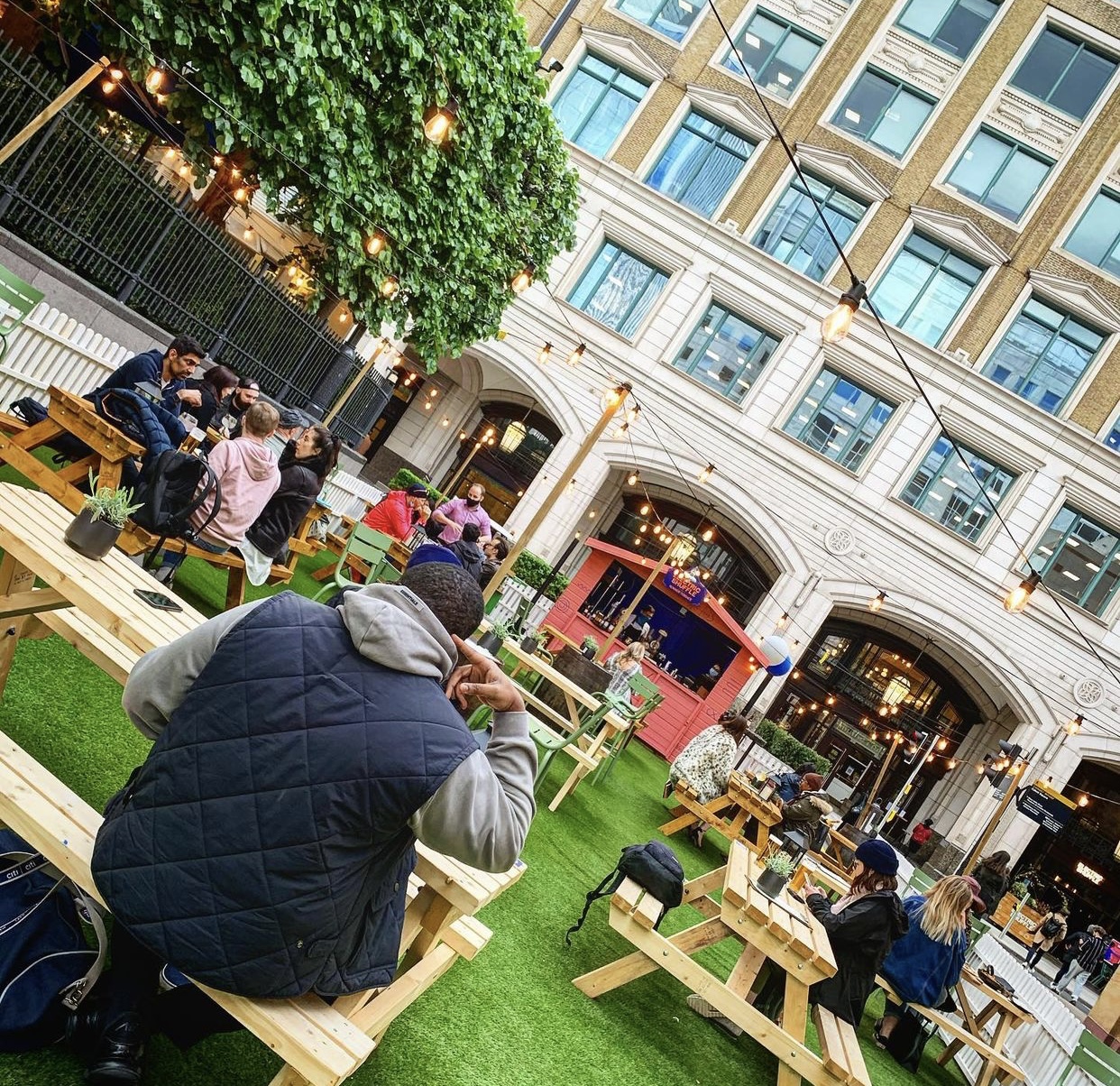 canary wharf , electric shuffle , picnic bench hire , benches for hire , benches 4 hire , table hire , event table hire ,